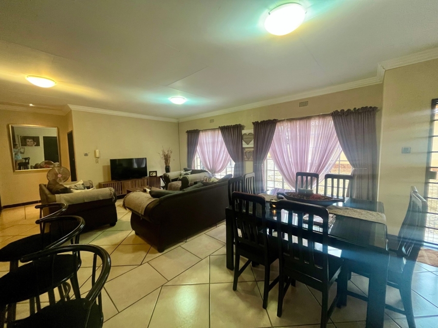 3 Bedroom Property for Sale in Flamwood North West